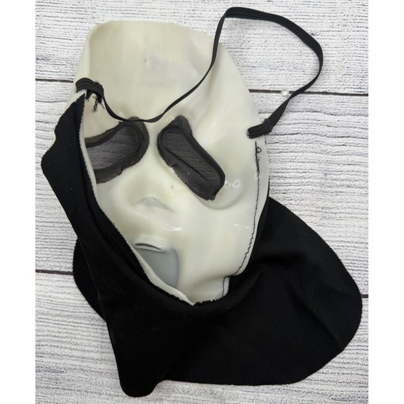 Vintage Ghost Face Scream Mask Classic Halloween Costume 90s Easter Unlimited - Picture 2 of 3